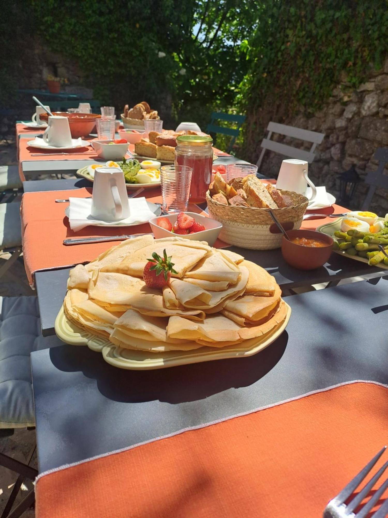 Les Roses Tremieres Bed & Breakfast Bargeme Exterior photo