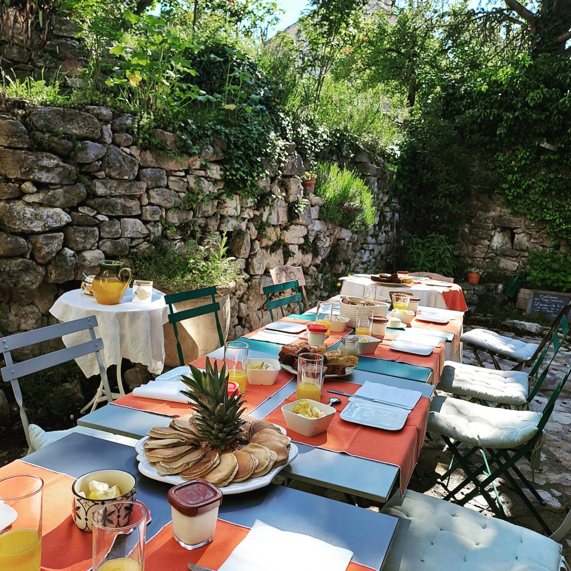 Les Roses Tremieres Bed & Breakfast Bargeme Exterior photo